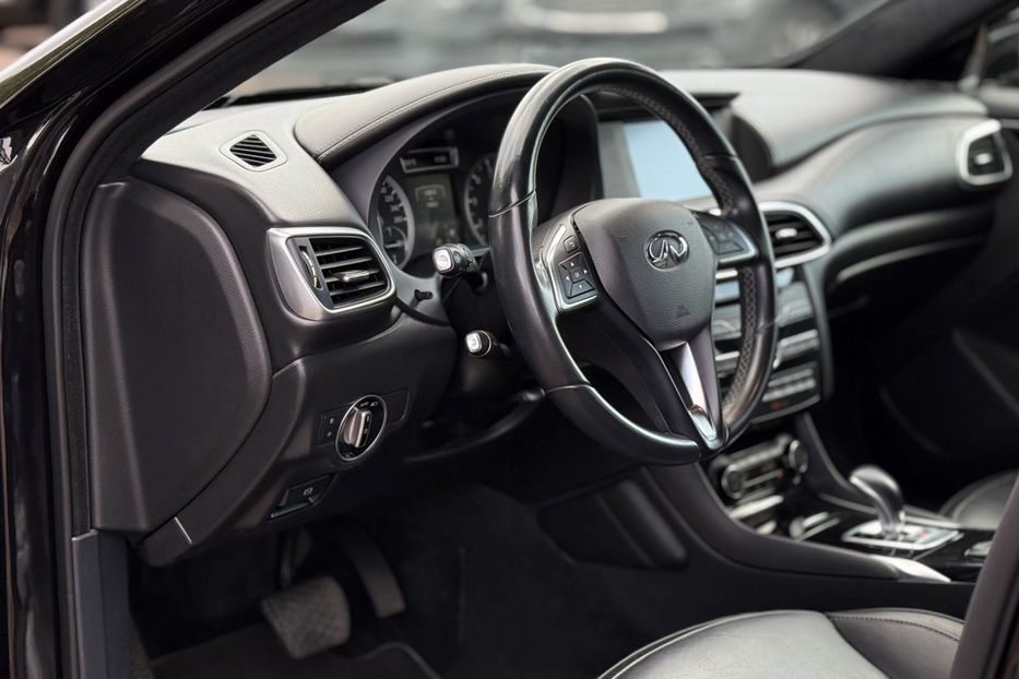 Продам Infiniti Q30 2.0 AT (211к.с.) AWD   2017 года в Киеве