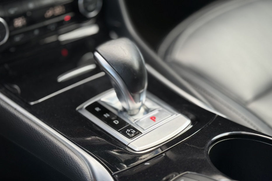 Продам Infiniti Q30 2.0 AT (211к.с.) AWD   2017 года в Киеве