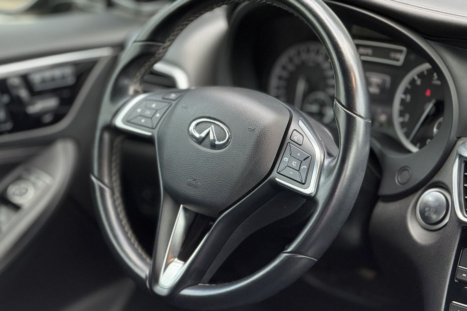 Продам Infiniti Q30 2.0 AT (211к.с.) AWD   2017 года в Киеве