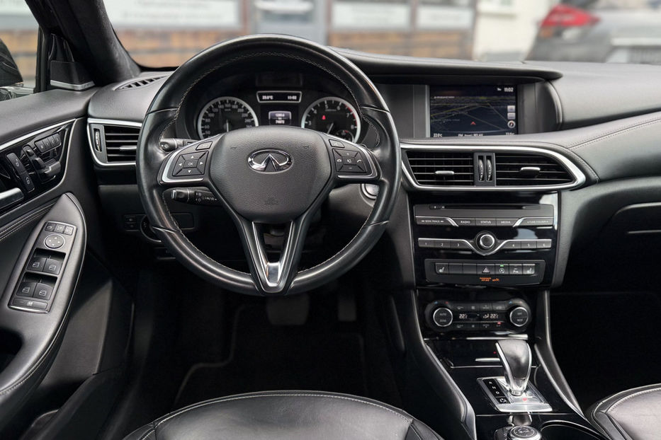 Продам Infiniti Q30 2.0 AT (211к.с.) AWD   2017 года в Киеве