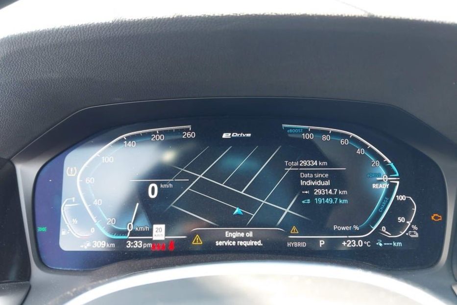 Продам BMW 330 бенз/электро 2022 года в Киеве