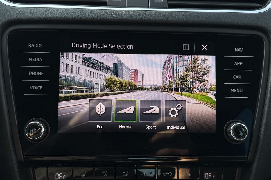 Продам Skoda Octavia A7 2.0ТDI 150к/с КОЛЕСА FULL LED 2020 года в Львове