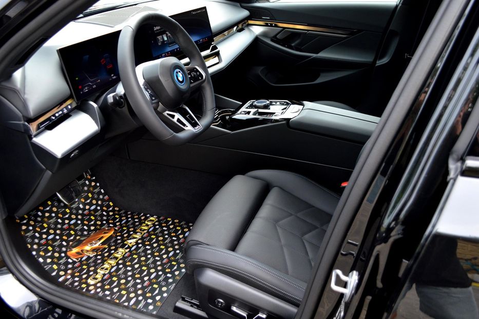 Продам BMW 550 e X-drive 2025 года в Одессе