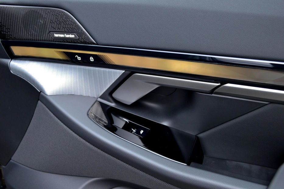 Продам BMW 550 e X-drive 2025 года в Одессе