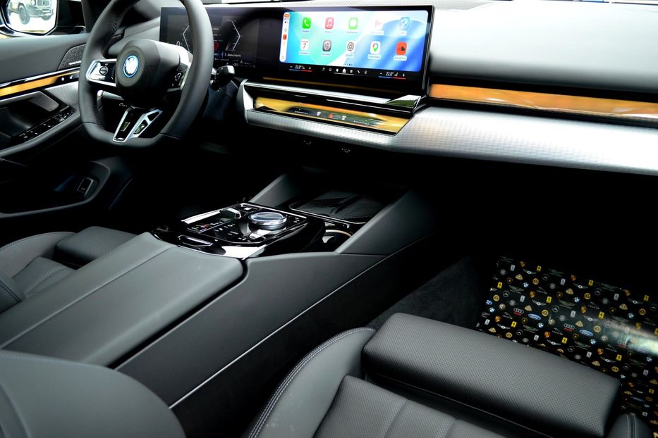 Продам BMW 550 e X-drive 2025 года в Одессе