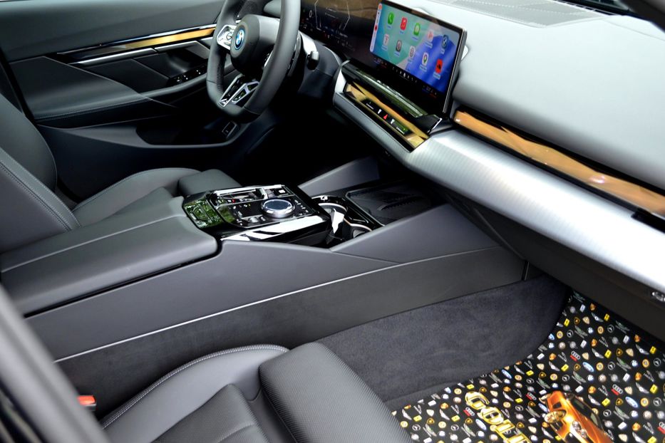 Продам BMW 550 e X-drive 2025 года в Одессе