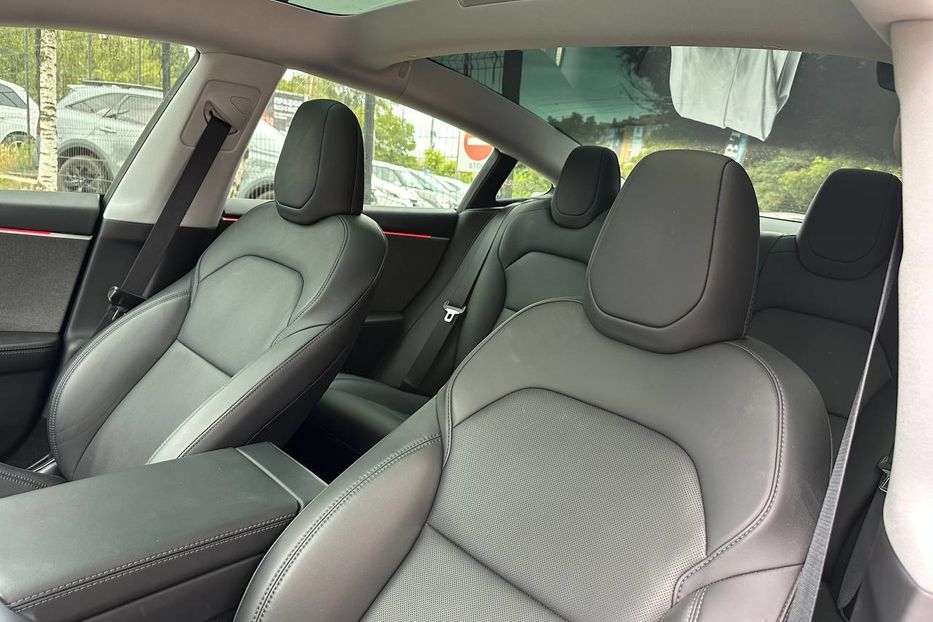 Продам Tesla Model 3 82.5 кВ 2025 года в Черновцах