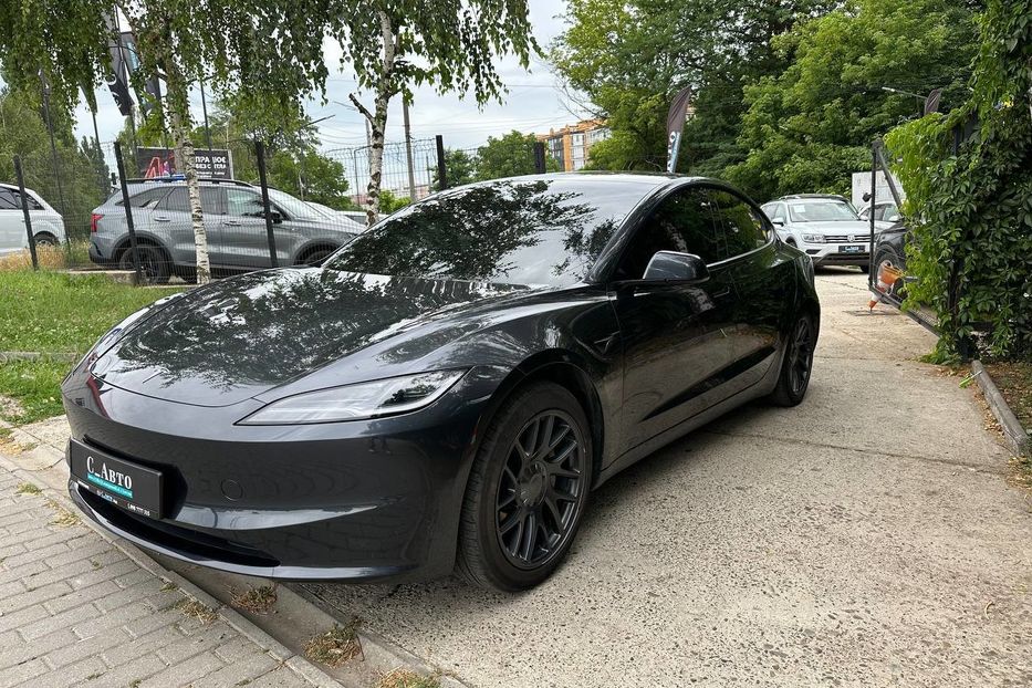 Продам Tesla Model 3 82.5 кВ 2025 года в Черновцах