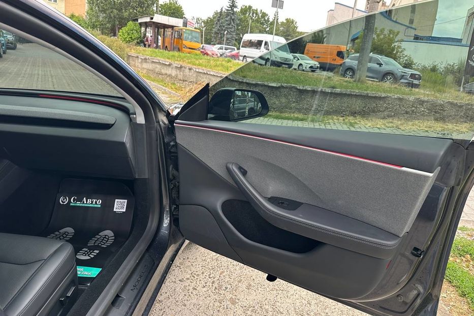 Продам Tesla Model 3 82.5 кВ 2025 года в Черновцах