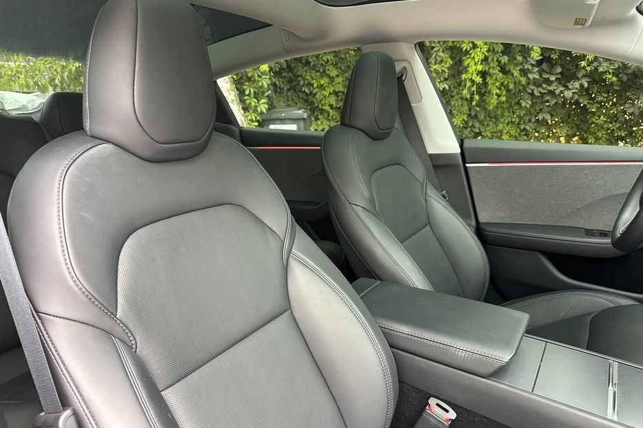 Продам Tesla Model 3 82.5 кВ 2025 года в Черновцах