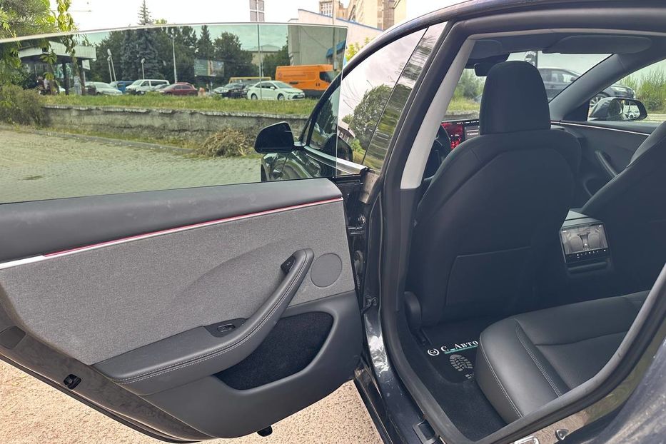 Продам Tesla Model 3 82.5 кВ 2025 года в Черновцах