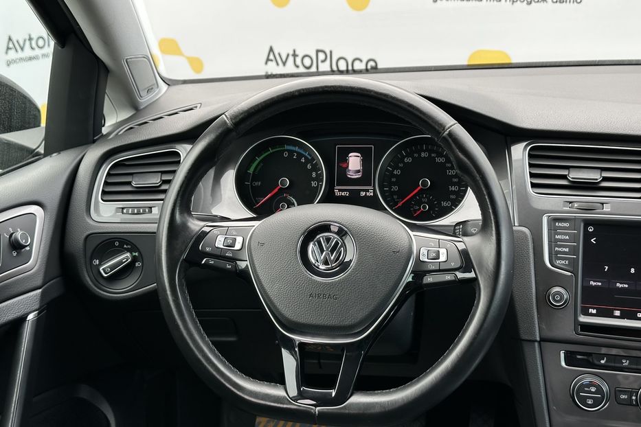 Продам Volkswagen e-Golf 2016 года в Луцке