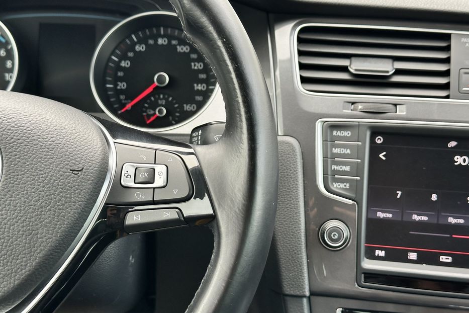 Продам Volkswagen e-Golf 2016 года в Луцке