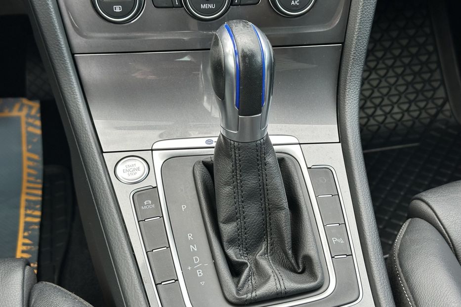Продам Volkswagen e-Golf 2016 года в Луцке