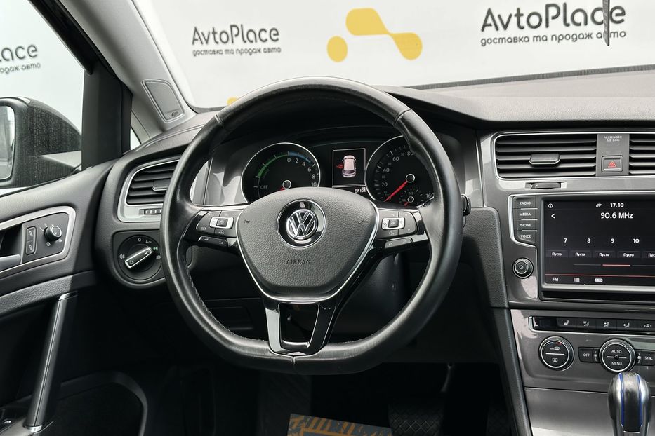 Продам Volkswagen e-Golf 2016 года в Луцке