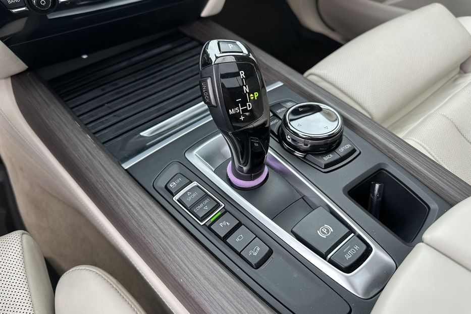 Продам BMW X5 Xdrive50I 2015 года в Киеве