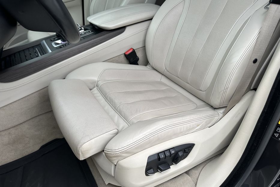Продам BMW X5 Xdrive50I 2015 года в Киеве
