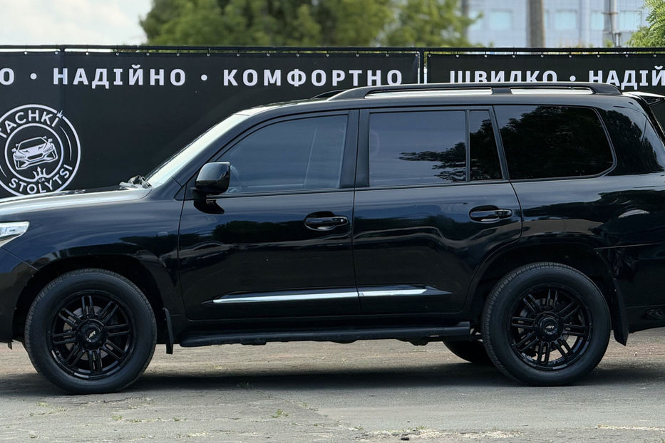 Продам Toyota Land Cruiser 200 4.5d AT (235 к.с) 4WD 2010 года в Киеве