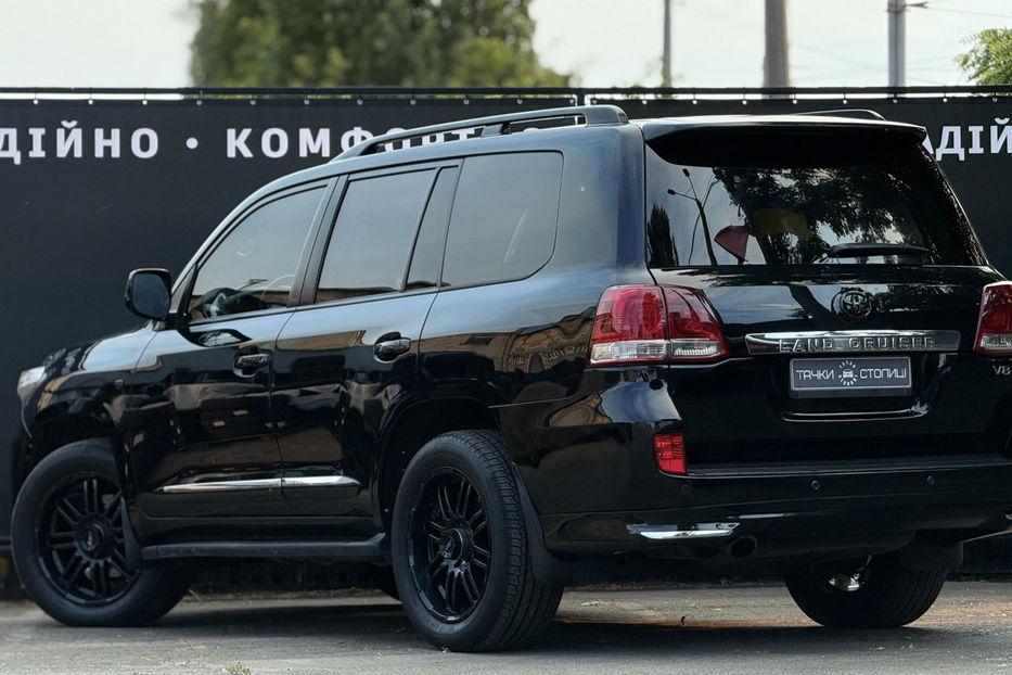 Продам Toyota Land Cruiser 200 4.5d AT (235 к.с) 4WD 2010 года в Киеве