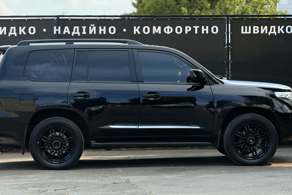 Продам Toyota Land Cruiser 200 4.5d AT (235 к.с) 4WD 2010 года в Киеве