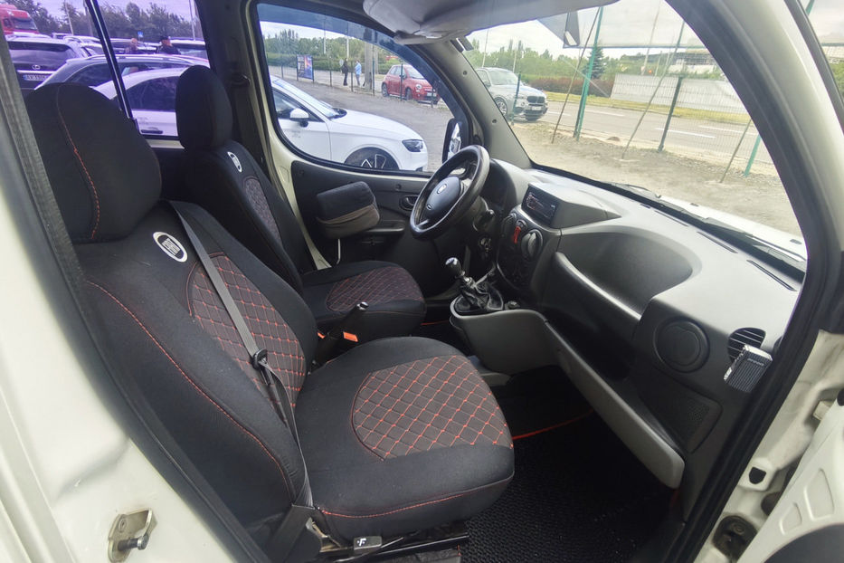 Продам Fiat Doblo пасс. 1.4 MT (95 к.с.) 2013 года в Киеве