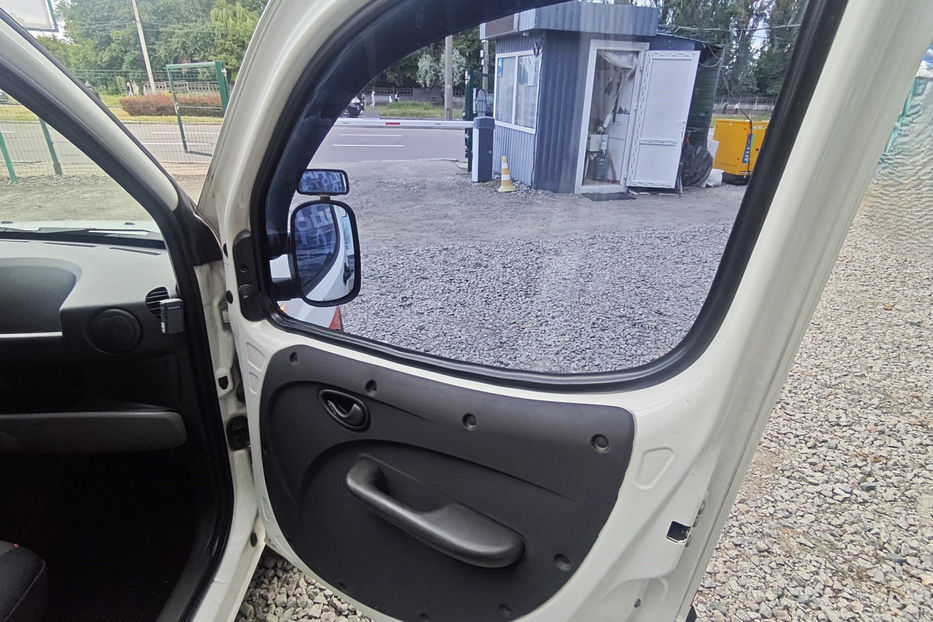 Продам Fiat Doblo пасс. 1.4 MT (95 к.с.) 2013 года в Киеве