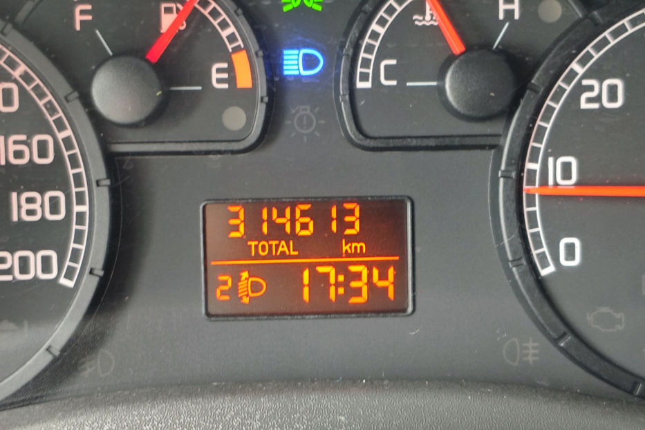 Продам Fiat Doblo пасс. 1.4 MT (95 к.с.) 2013 года в Киеве