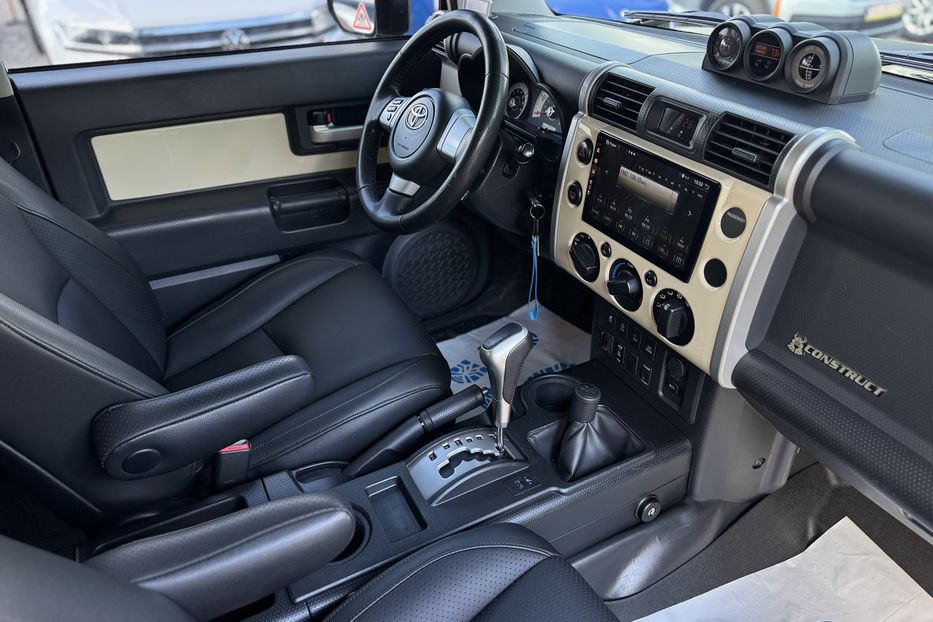 Продам Toyota FJ Cruiser COMIS  2010 года в г. Умань, Черкасская область