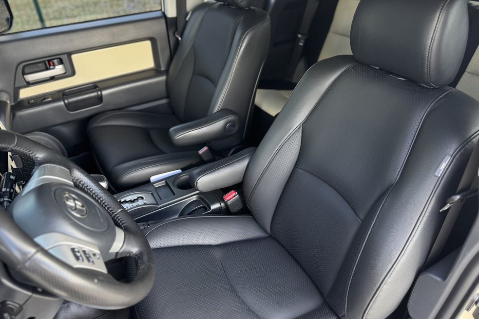 Продам Toyota FJ Cruiser COMIS  2010 года в г. Умань, Черкасская область