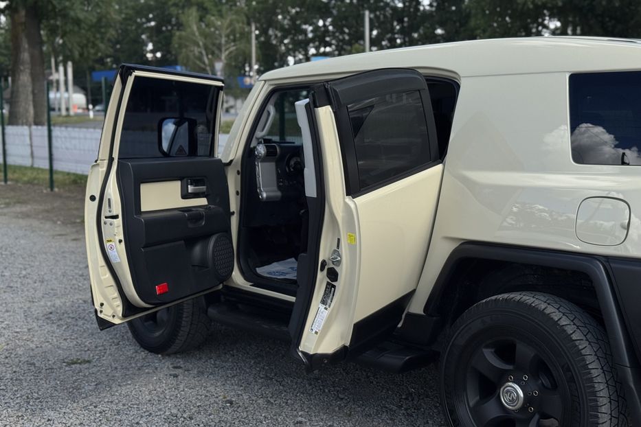 Продам Toyota FJ Cruiser COMIS  2010 года в г. Умань, Черкасская область