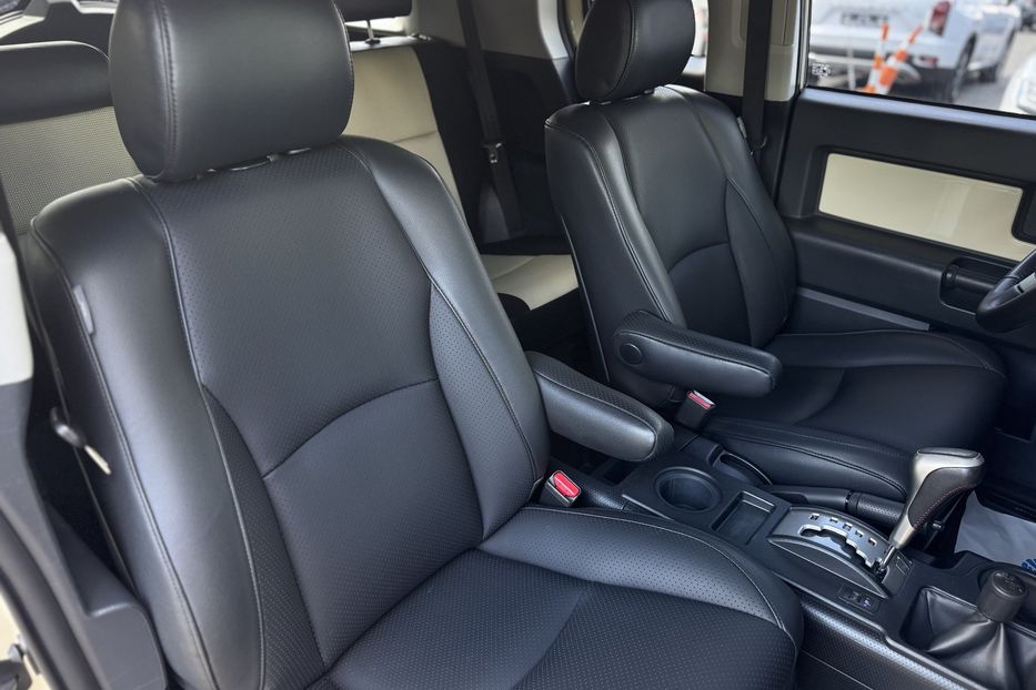 Продам Toyota FJ Cruiser COMIS  2010 года в г. Умань, Черкасская область