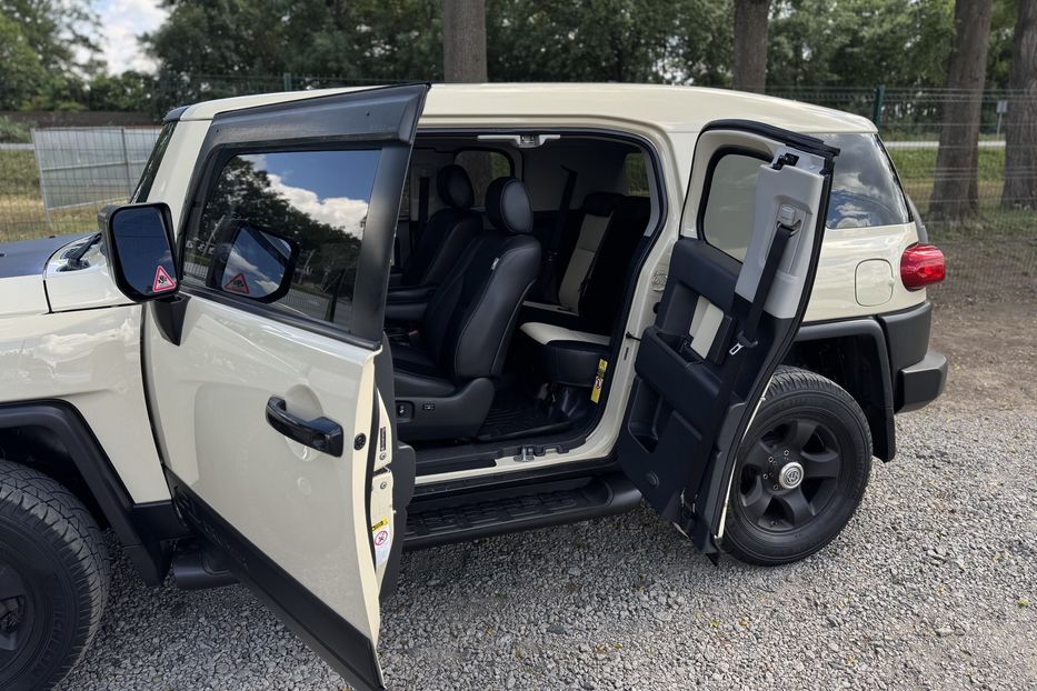 Продам Toyota FJ Cruiser COMIS  2010 года в г. Умань, Черкасская область