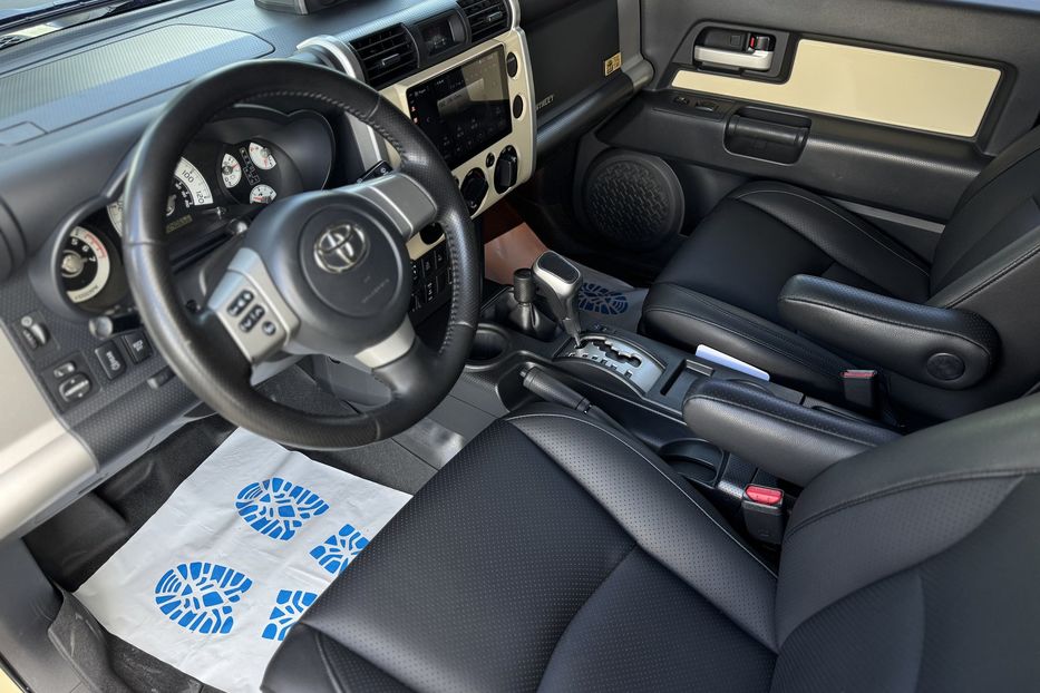 Продам Toyota FJ Cruiser COMIS  2010 года в г. Умань, Черкасская область