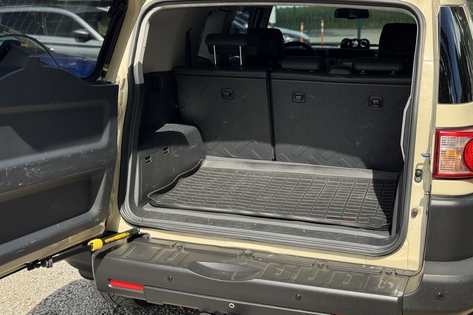 Продам Toyota FJ Cruiser COMIS  2010 года в г. Умань, Черкасская область