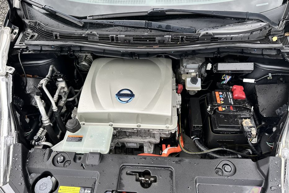 Продам Nissan Leaf 24 квт 2014 года в Луцке