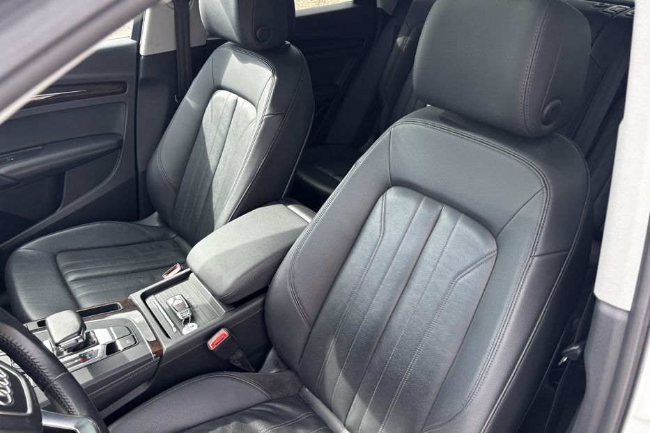 Продам Audi Q5 S-line 2019 года в Львове