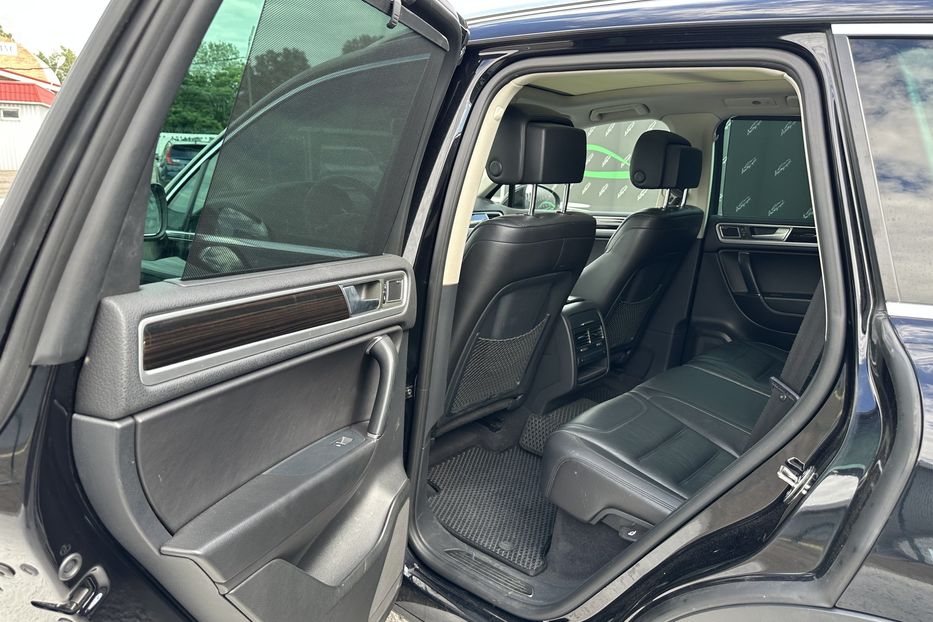Продам Volkswagen Touareg 3.0TDI 2015 года в Киеве