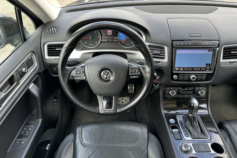 Продам Volkswagen Touareg 3.0TDI 2015 года в Киеве