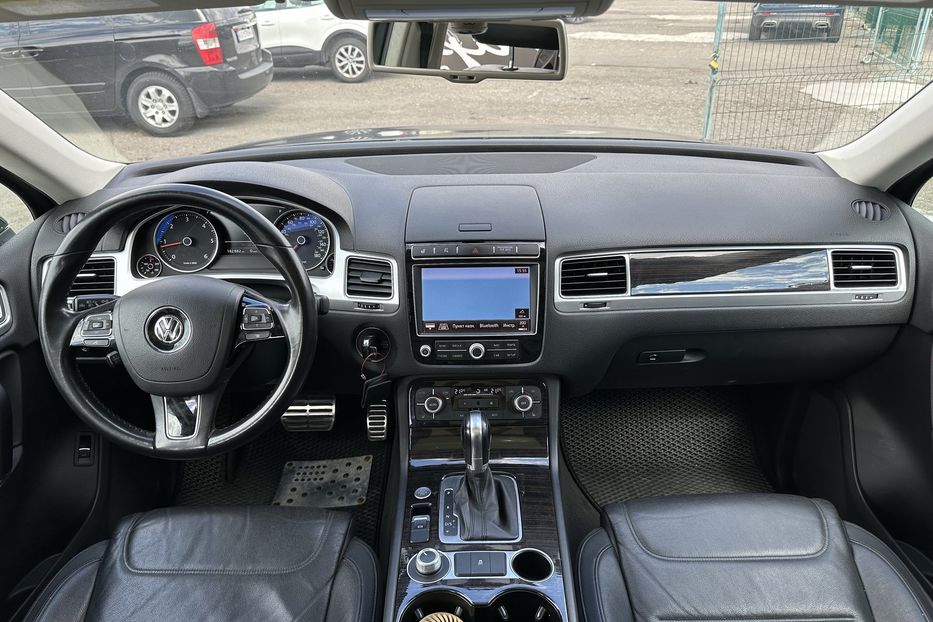 Продам Volkswagen Touareg 3.0TDI 2015 года в Киеве