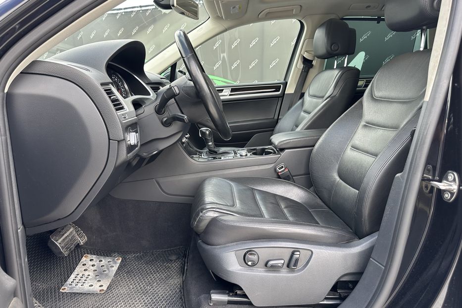 Продам Volkswagen Touareg 3.0TDI 2015 года в Киеве