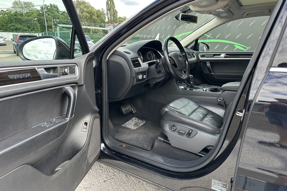 Продам Volkswagen Touareg 3.0TDI 2015 года в Киеве