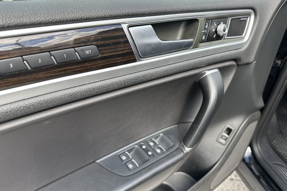 Продам Volkswagen Touareg 3.0TDI 2015 года в Киеве