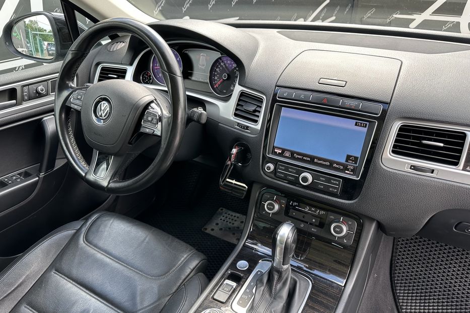 Продам Volkswagen Touareg 3.0TDI 2015 года в Киеве