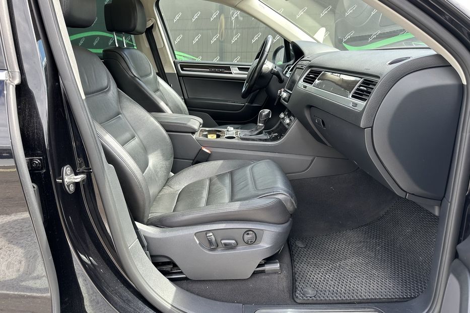 Продам Volkswagen Touareg 3.0TDI 2015 года в Киеве