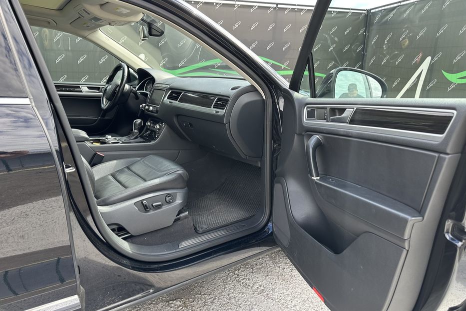 Продам Volkswagen Touareg 3.0TDI 2015 года в Киеве