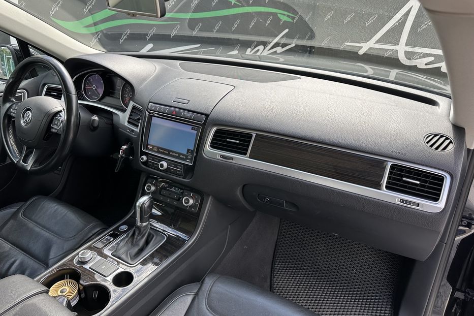 Продам Volkswagen Touareg 3.0TDI 2015 года в Киеве