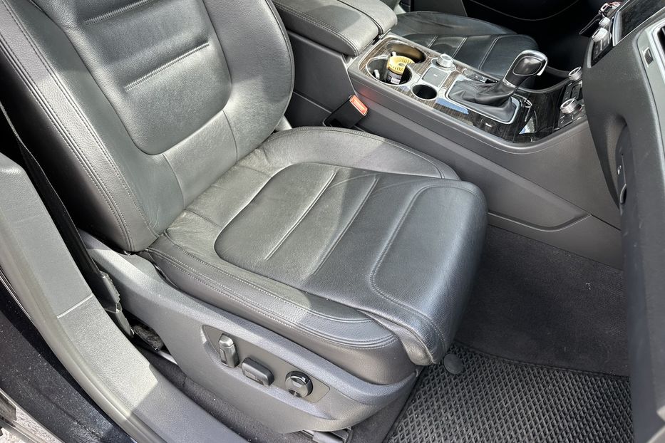 Продам Volkswagen Touareg 3.0TDI 2015 года в Киеве