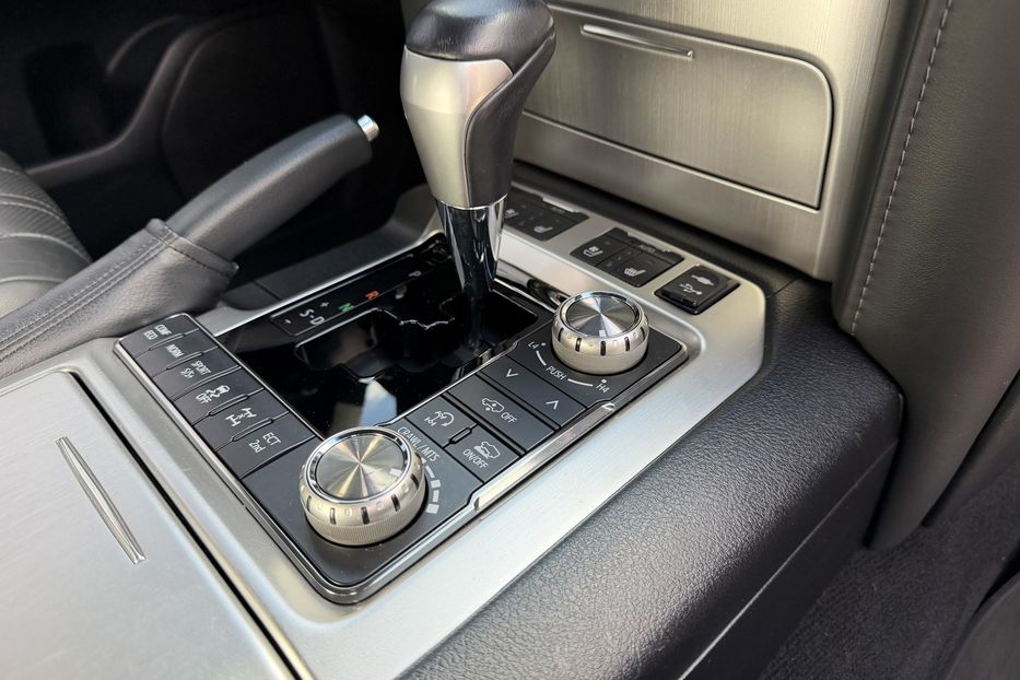 Продам Toyota Land Cruiser 200 Executive Lounge 4.5 d 2020 года в Киеве