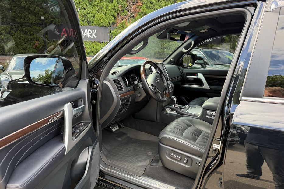 Продам Toyota Land Cruiser 200 Executive Lounge 4.5 d 2020 года в Киеве