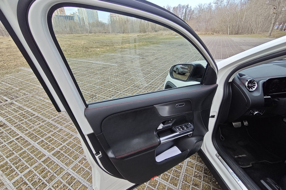 Продам Mercedes-Benz EQC  250 66.5 kWh (190 к.с.)  2021 года в Киеве